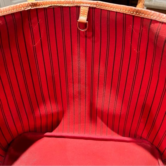 Gently used Louis Vuitton MM Neverfull - Picture 15 of 16